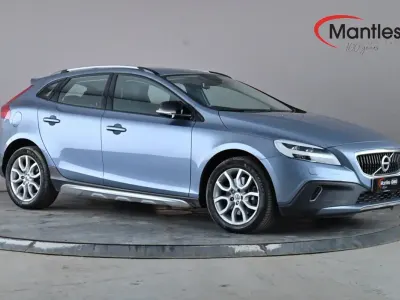Begagnad Volvo V40 Pro 152 HK (111 kW) 2017 Blå Halvkombi