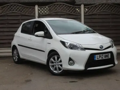 Used Toyota Yaris T4 100 HP (73 kW) 2012 White Hatchback