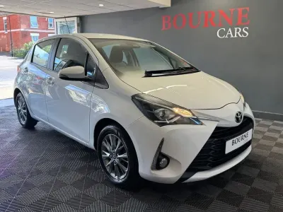 Used Toyota Yaris 69 HP (50 kW) 2017 White Hatchback