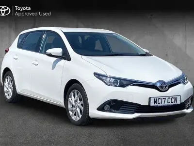 Used Toyota Auris 116 HP (85 kW) 2017 White Hatchback