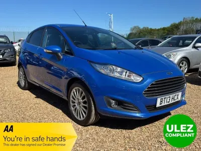 Używany Ford Fiesta Titanium 100 KM (73 kW) 2013 Niebieski Hatchback