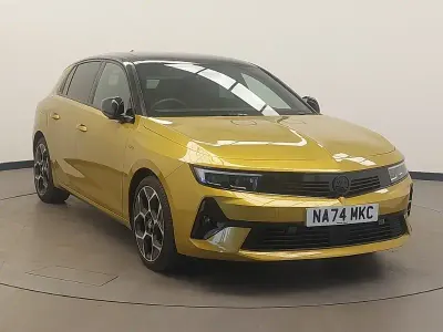 Second-hand Vauxhall Astra Ultimate 130 CP (95 kW) 2024 Galben Hatchback