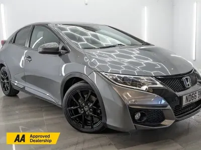 Begagnad Honda Civic Sport 100 HK (73 kW) 2016 Silver Halvkombi