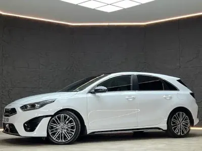 Usado Kia Ceed GT-Line S 158 HP (116 kW) 2023 Branco Citadino