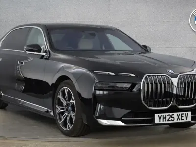 Usado BMW 750e Comfort Edition 482 CV (354 kW) 2025 Negro Berlina