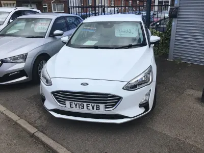 Used Ford Focus Zetec 100 HP (73 kW) 2019 White Hatchback