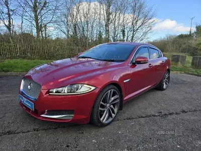 Usado Jaguar XF Luxury 200 HP (147 kW) 2015 Vermelho Sedan