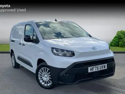 Used Toyota Proace City City 100 HP (73 kW) 2025 Vivid white MPV