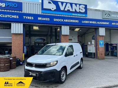 Used Vauxhall Combo 101 HP (74 kW) 2024 White MPV
