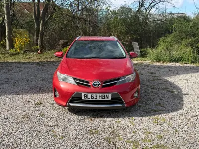 Used Toyota Auris Hybrid 136 HP (100 kW) 2013 Red Estate