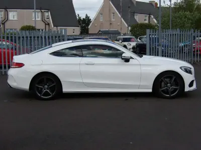 Używany Mercedes C200 AMG line 2017 Biały Coupe