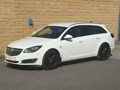 Used Vauxhall Insignia Elite 163 HP (119 kW) 2015 White Estate