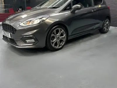 Usado Ford Fiesta ST-Line X 125 HP (91 kW) 2018 Cinzento Citadino