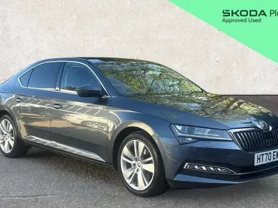 Usado Skoda Superb SE L 150 CV (110 kW) 2021 Gris Utilitario