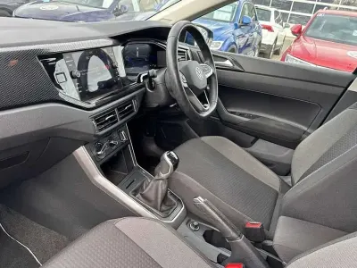Usado VW Polo Life 80 CV (58 kW) 2023 Azul Utilitario