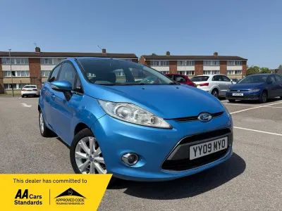 Begagnad Ford Fiesta Zetec 82 HK (60 kW) 2009 Blå Halvkombi