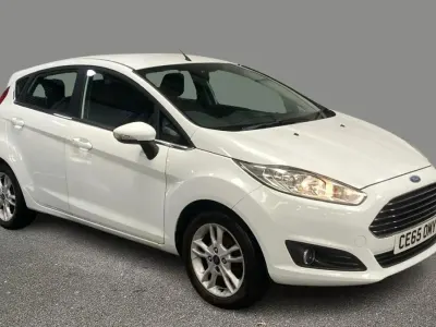 Używany Ford Fiesta Zetec 82 KM (60 kW) 2015 Biały Hatchback