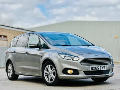 Usado Ford S-MAX Titanium 180 CV (132 kW) 2015 Plateado Monovolumen