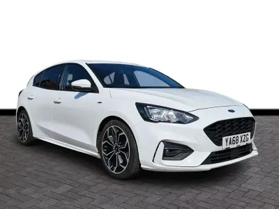 Używany Ford Focus ST-Line X 120 KM (88 kW) 2018 Biały Hatchback