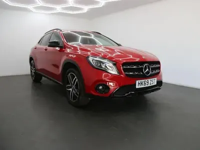 Used Mercedes GLA180 Urban 122 HP (89 kW) 2019 Red SUV