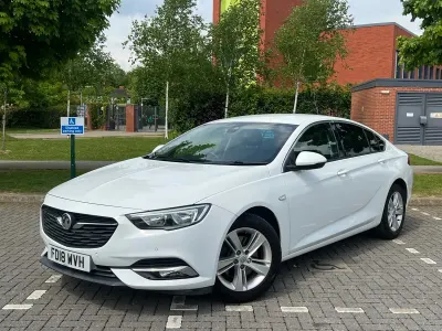 Begagnad Vauxhall Insignia SRi 136 HK (100 kW) 2018 Vit Halvkombi