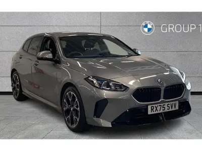Usado BMW 120 M Sport 156 CV (114 kW) 2025 Gris Utilitario
