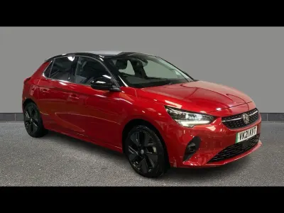 Begagnad Vauxhall Corsa-e Elite 100 kW (136 HK) 2021 Röd Halvkombi