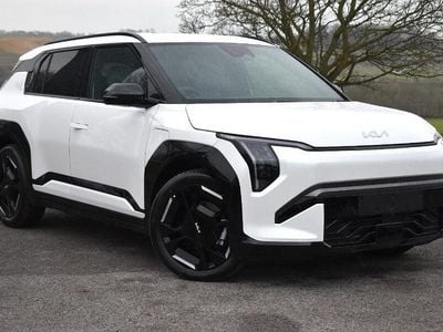 White New 2025 Kia EV3 GT-Line SUV | £32,097 (Super price)