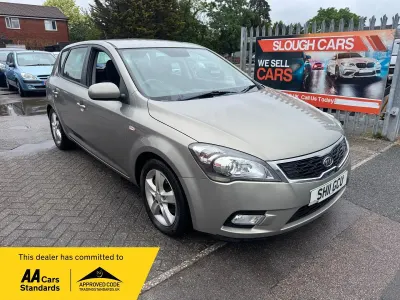 Used Kia Ceed 89 HP (65 kW) 2011 Silver Hatchback