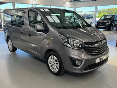 Second-hand Vauxhall Vivaro Sportive 120 CP (88 kW) 2015 Gri