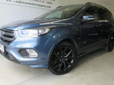 Usado Ford Kuga ST-Line X 180 HP (132 kW) 2018 Azul SUV