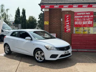 Used Kia ProCeed 89 HP (65 kW) 2011 White Hatchback