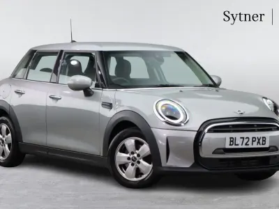 Używany Mini Cooper Classic 134 KM (98 kW) 2022 Srebrny Hatchback