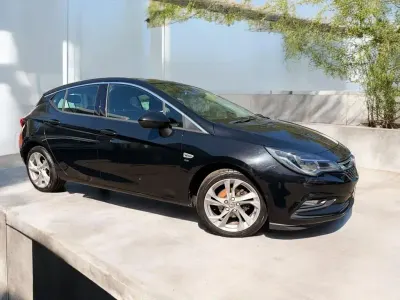 Second-hand Vauxhall Astra SRi 150 CP (110 kW) 2018 Negru Hatchback
