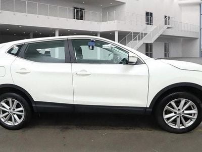 White Used 2017 Nissan Qashqai Acenta SUV | £7,970 (Good price)