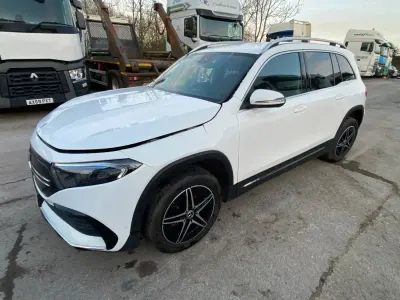 Käytetty Mercedes EQB300 AMG line 167 kW (228 HP) 2023 Valkoinen Katumaasturi
