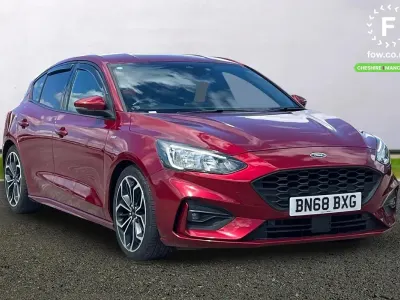 Used Ford Focus ST-Line X 120 HP (88 kW) 2018 Red Hatchback