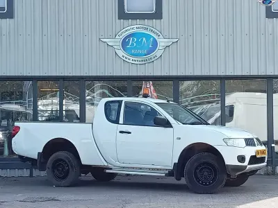 Used Mitsubishi L200 2012 White Pickup