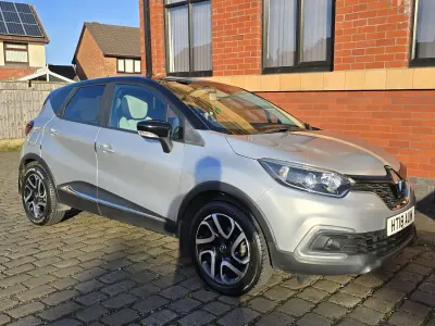 Usado Renault Captur Iconic 90 HP (66 kW) 2018 Prateado SUV