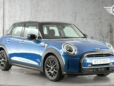 Gebraucht Mini Cooper Classic 134 PS (98 kW) 2022 Blau Kleinwagen