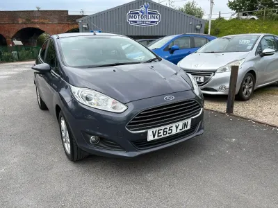 Używany Ford Fiesta Zetec 100 KM (73 kW) 2015 Szary Hatchback
