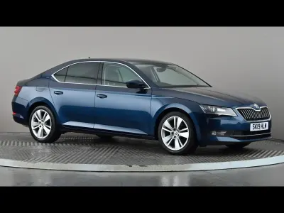 Gebraucht Skoda Superb SE L Executive 150 PS (110 kW) 2019 Blau Kleinwagen