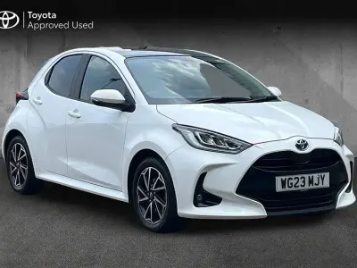 Used Toyota Yaris Design 116 HP (85 kW) 2023 Pure white Hatchback
