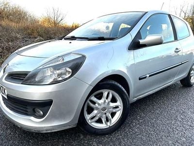 Silver Used 2006 Renault Clio II Dynamique Hatchback | £750