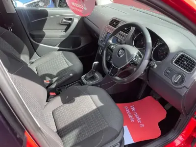 Begagnad VW Polo SE 2016 Röd Halvkombi