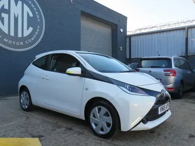 Used Toyota Aygo X-play 69 HP (50 kW) 2015 White Hatchback