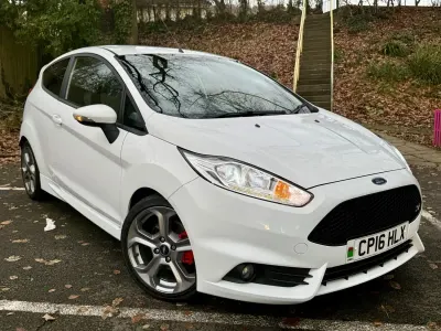 Käytetty Ford Fiesta ST 200 HP (147 kW) 2016 Valkoinen Viistoperä