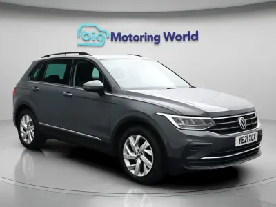 Usado VW Tiguan S 128 CV (94 kW) 2021 Gris SUV