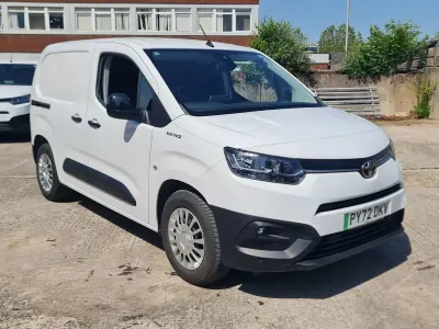 Used Toyota Proace 50 kW (68 HP) 2022 White MPV