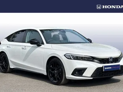 Begagnad Honda Civic Sport 143 HK (105 kW) 2025 Vit Halvkombi